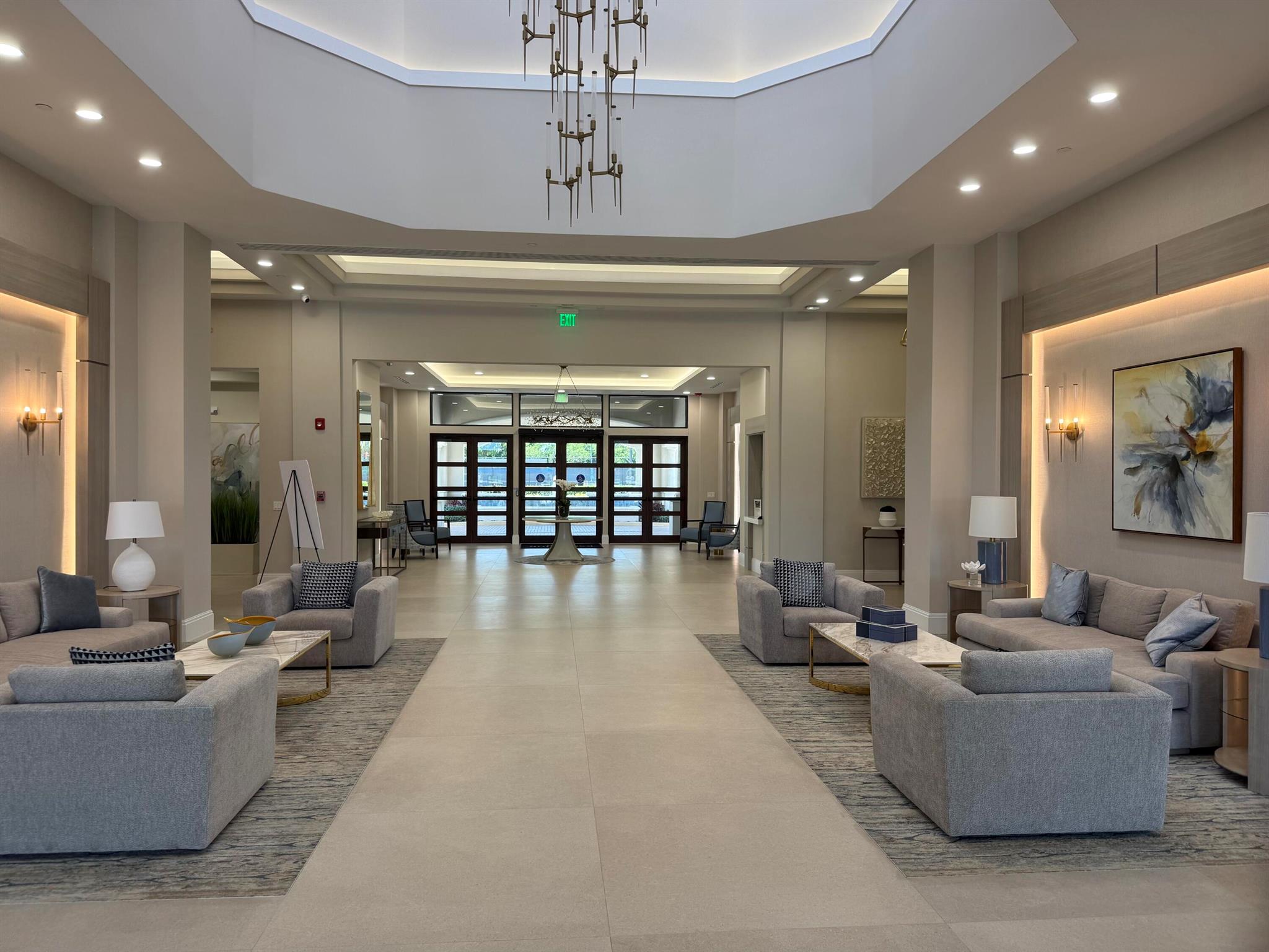 VALENCIA LAKES - Residential