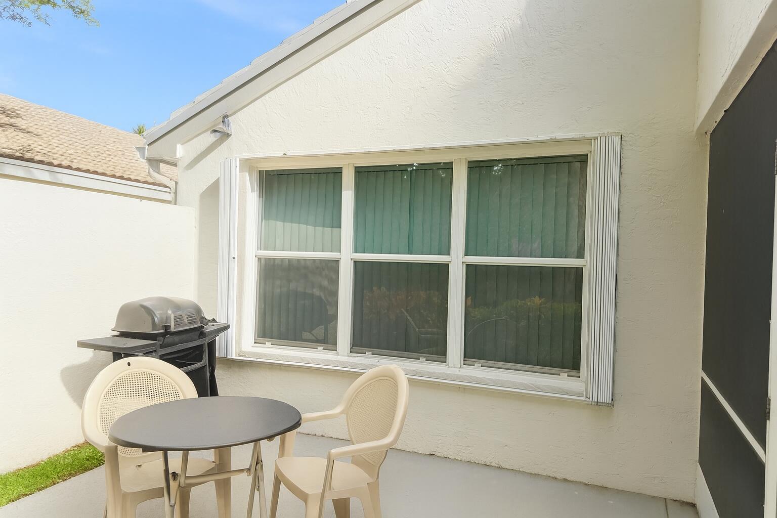 VALENCIA LAKES - Residential