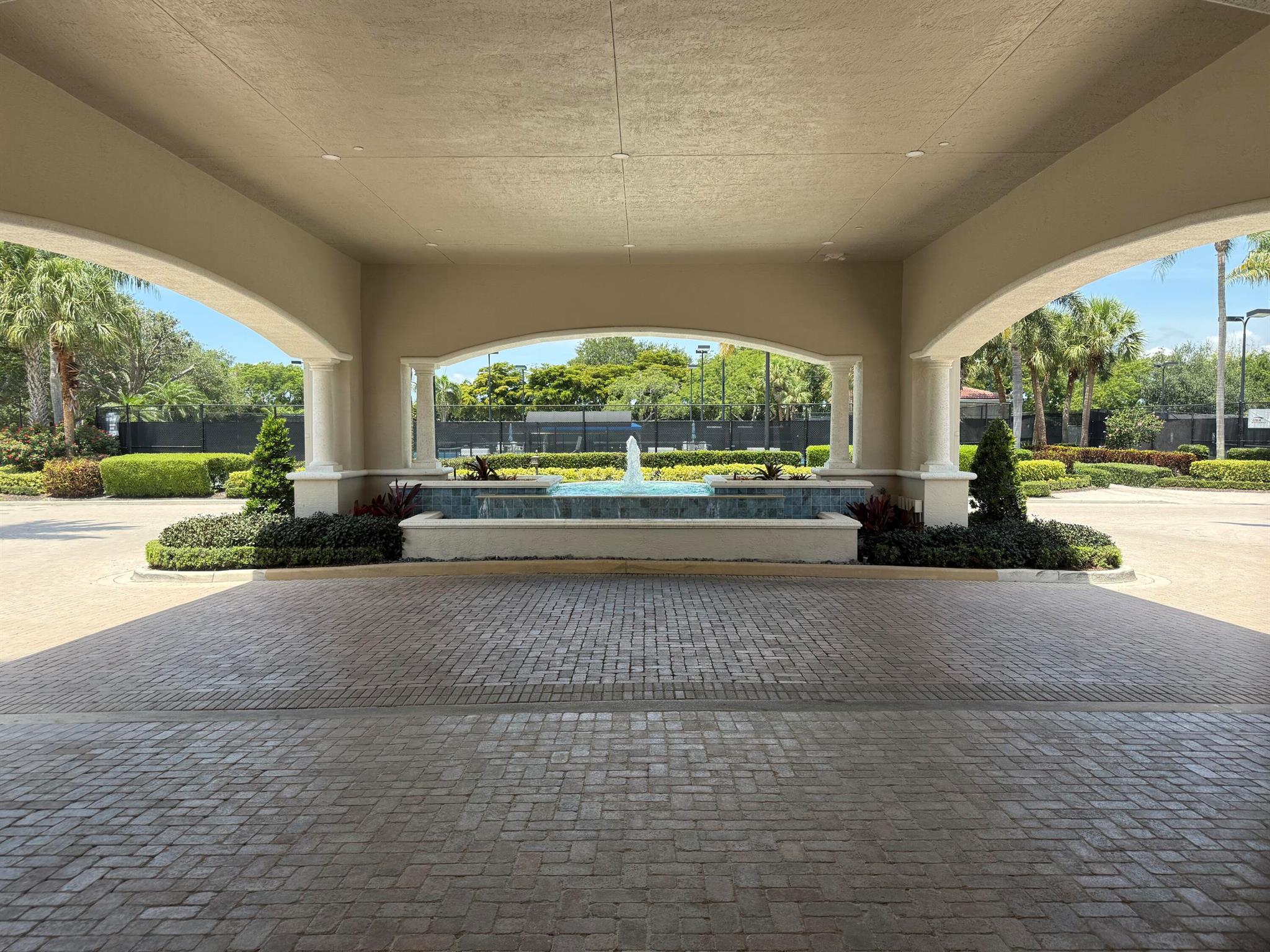 VALENCIA LAKES - Residential
