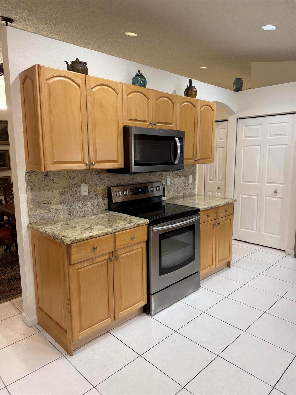 VALENCIA LAKES - Residential