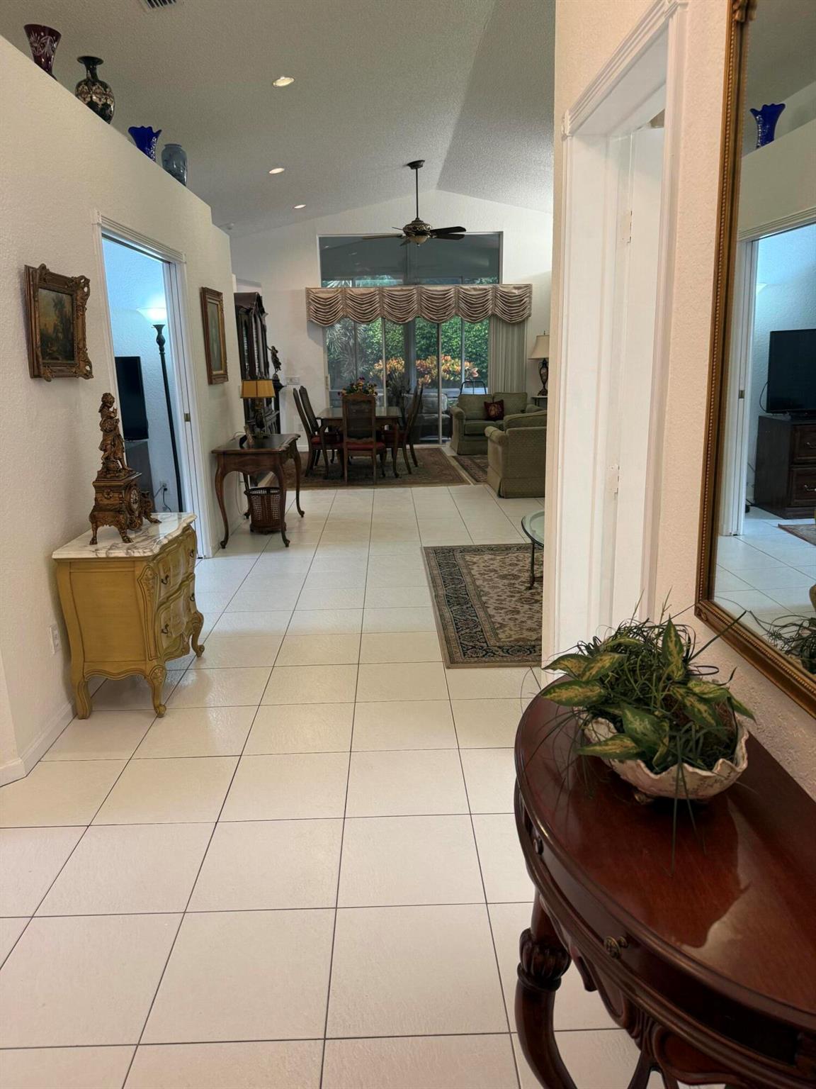 VALENCIA LAKES - Residential