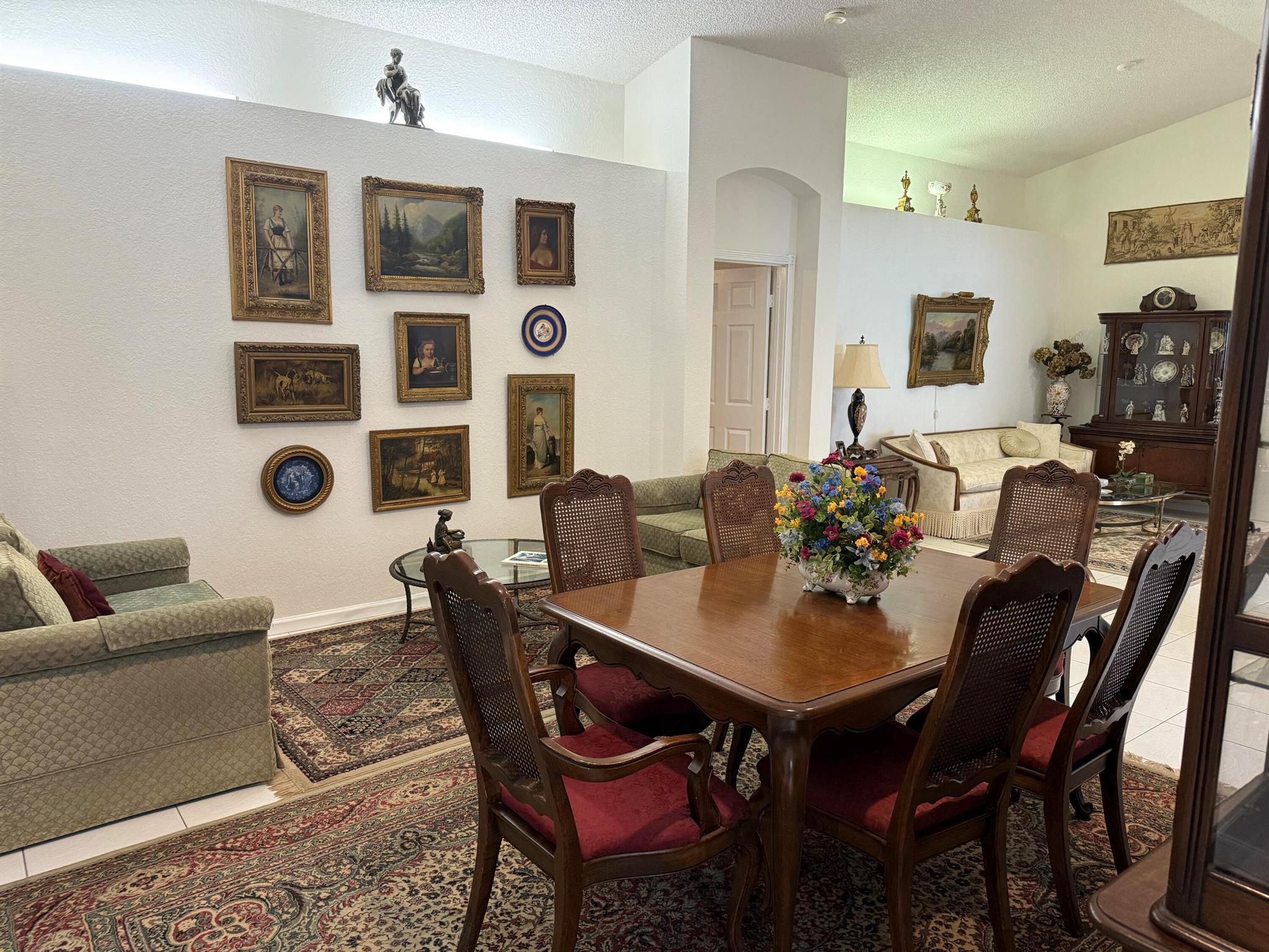 VALENCIA LAKES - Residential