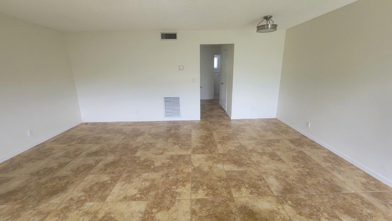 TOWNSITE APTS XV CONDO - Residential Lease