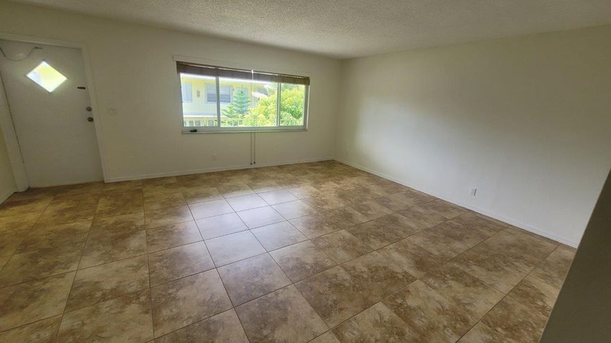 Welcome to downtown Lake Worth Beach This beautiful apartment is located walking distance from the downtown street and less than 1 mile to Lake Worth Beach. Beautiful courtyard is perfect for your morning coffee. This unit has been beautifully updated flooring, new stove, countertops and freshly painted! This unit has a unique extra space with a walk-in closet, a bathtub/shower combo. Coin operated washer and dryer on premises! Walk to the beach and come check Lake Worth living is all about!