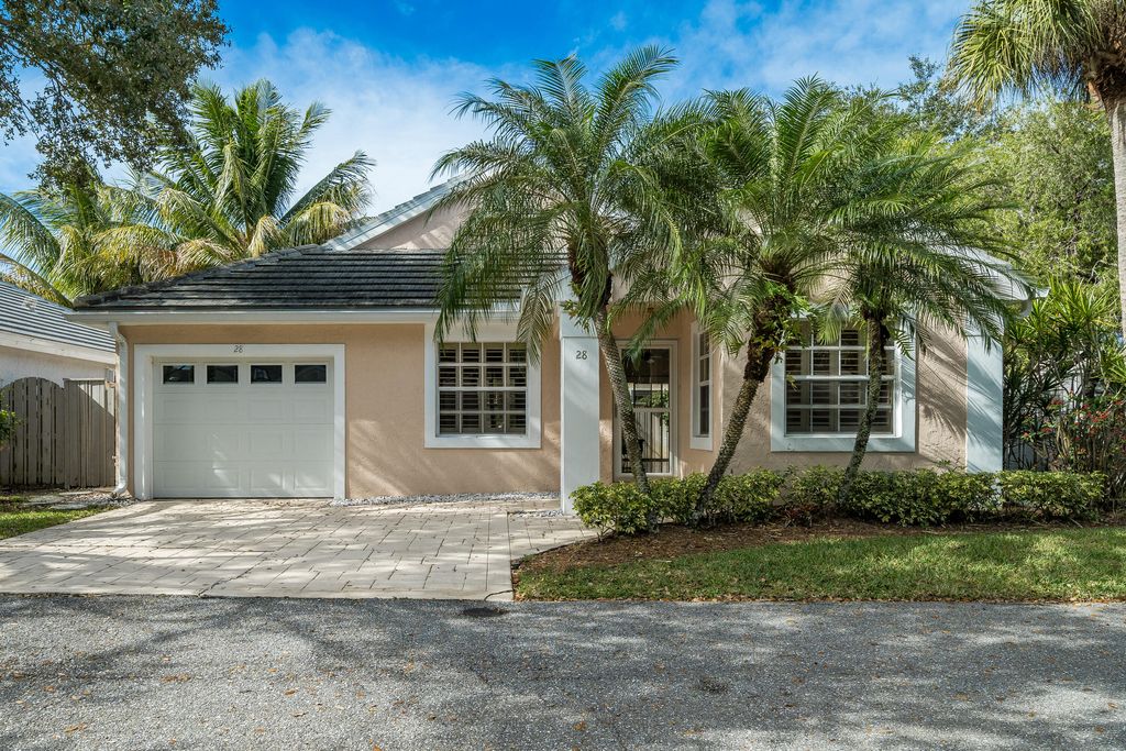 Photo of 28 Governors Court, Palm Beach Gardens, FL 33418 (MLS # R10943397)
