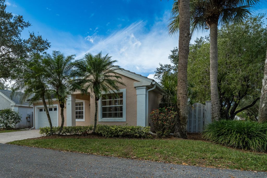 Photo of 28 Governors Court, Palm Beach Gardens, FL 33418 (MLS # R10943397)