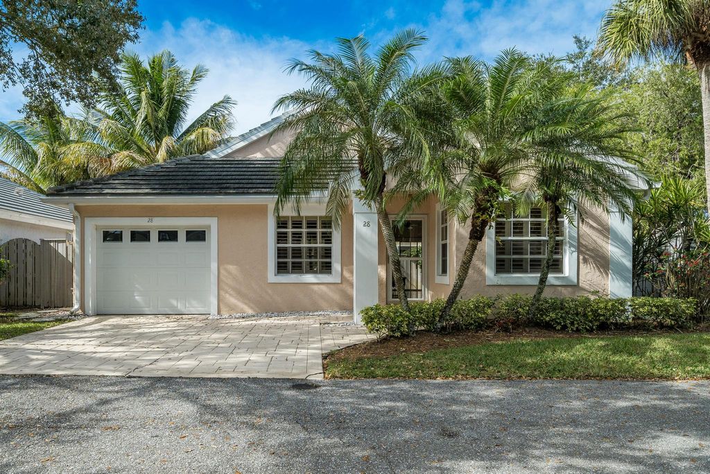 Photo of 28 Governors Court, Palm Beach Gardens, FL 33418 (MLS # R10943397)