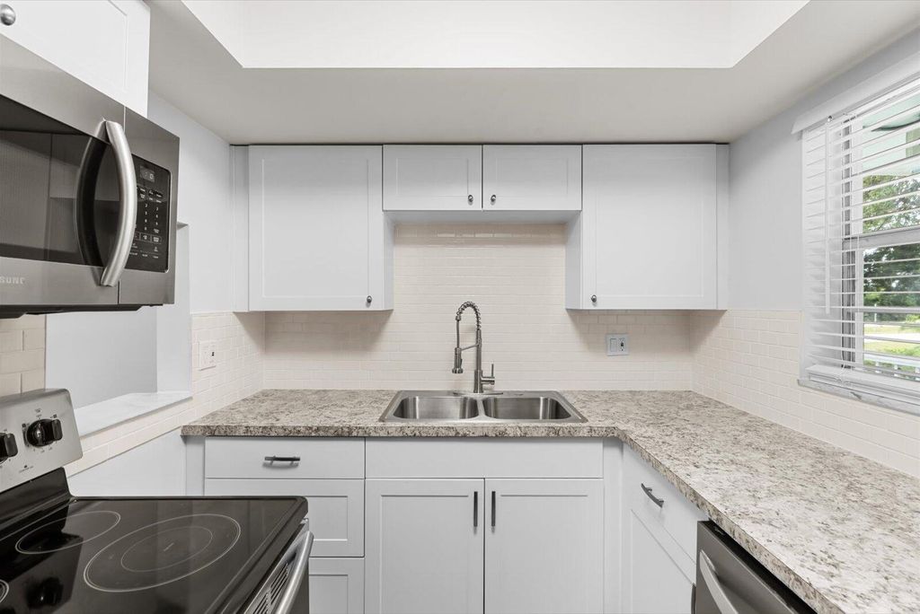 Photo of 1901 Indian River Boulevard #201, Vero Beach, FL 32960 (MLS # R11164712)