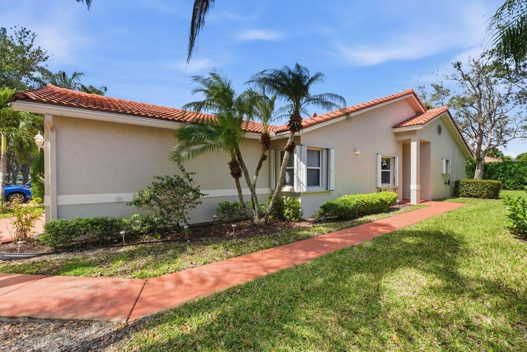 Photo of 33 Sausalito Drive, Boynton Beach, FL 33436 (MLS # R11168654)