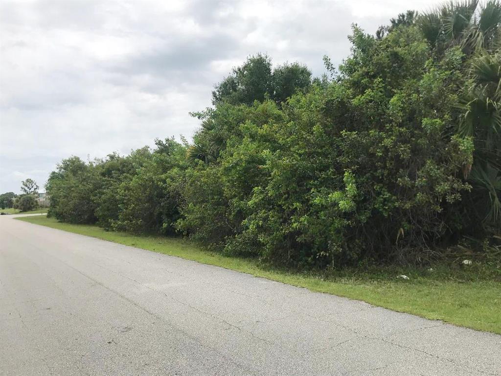 LOCATION, LOCATION, LOCATION!!!!! FANTASTIC LOT WAITING TO BE BUILT UPON!!!! EASY ACCESS TO I95 AND TURNPIKE! CLOSE TO SHOPPING AND RESTAURANTS!