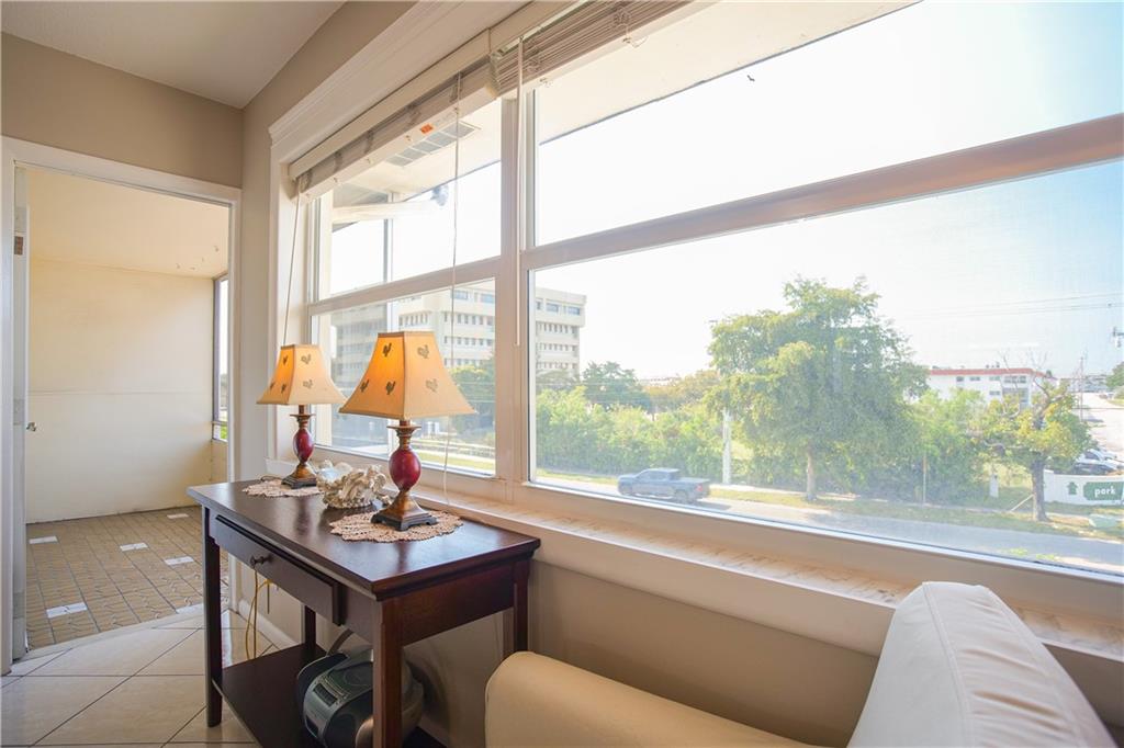 LAUDERHILL EAST - Residential