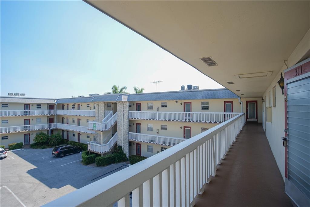 LAUDERHILL EAST - Residential