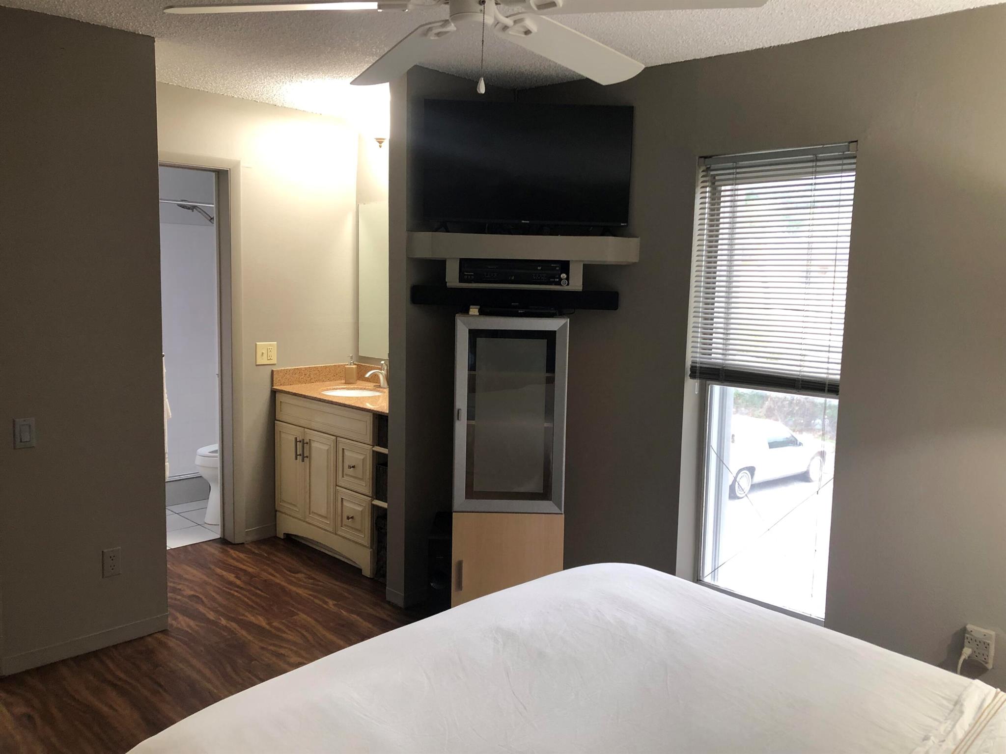 5226 NE 6th Avenue NE H-33