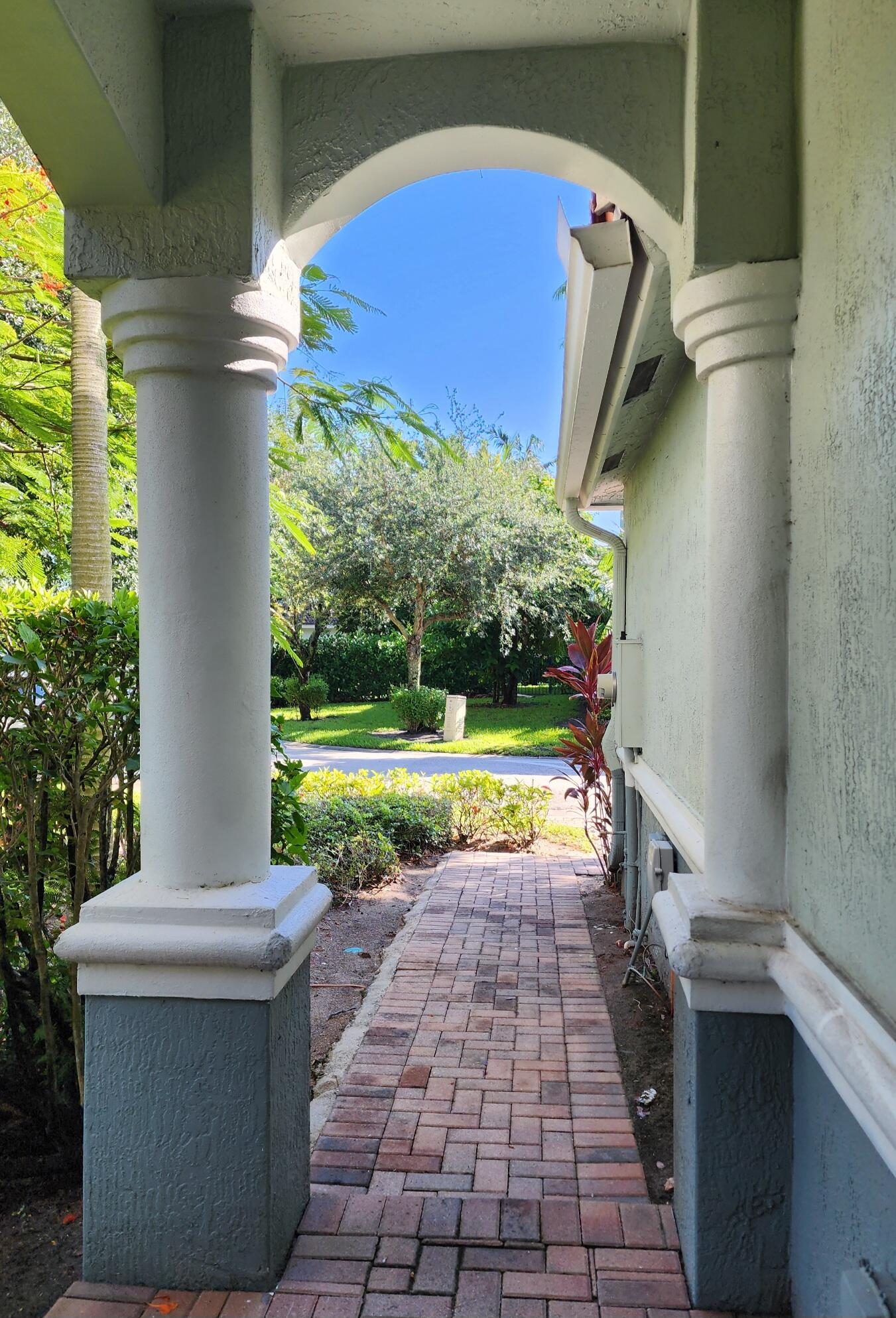 2124 Oakmont Drive