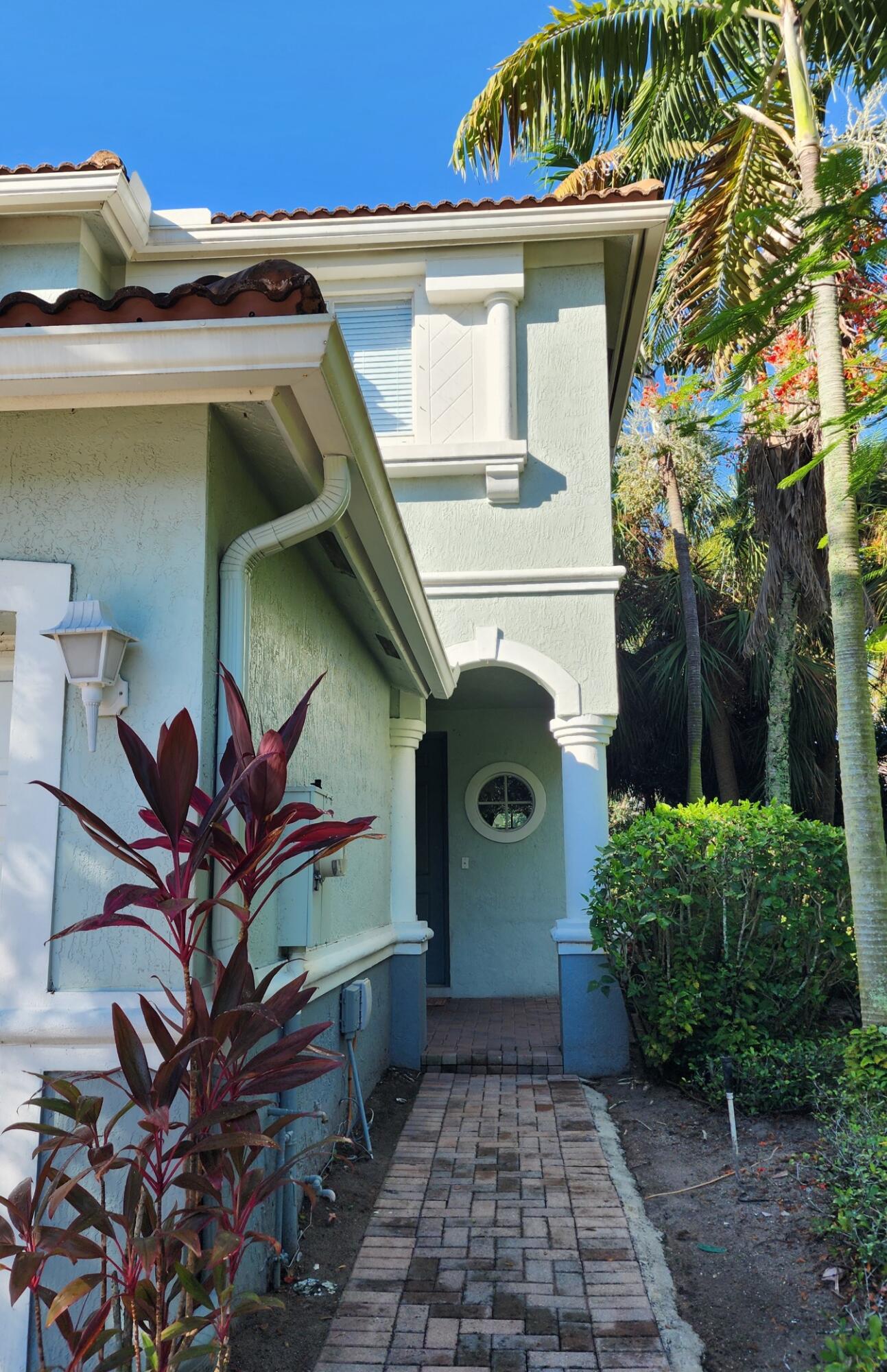 2124 Oakmont Drive