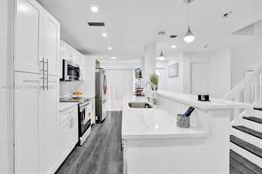 833 NW 81st Avenue