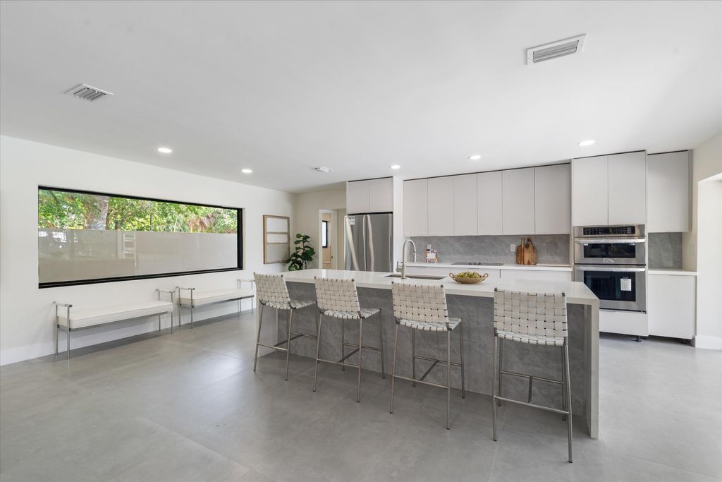 Photo of 1601 Seabreeze Boulevard, Fort Lauderdale, FL 33316 (MLS # B26014689)