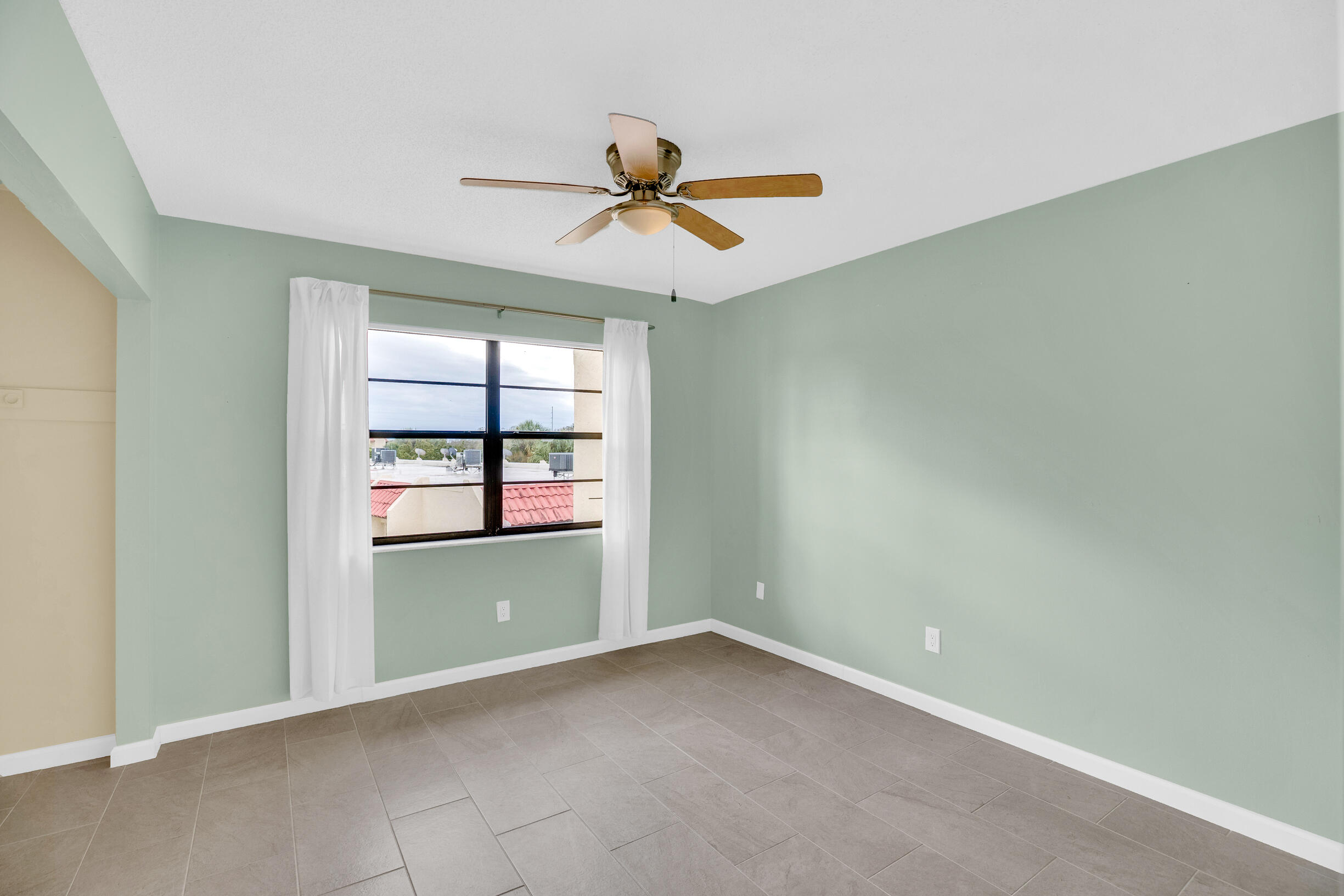 ISLAND HOUSE CONDOMINIUM PHASE II - Residential