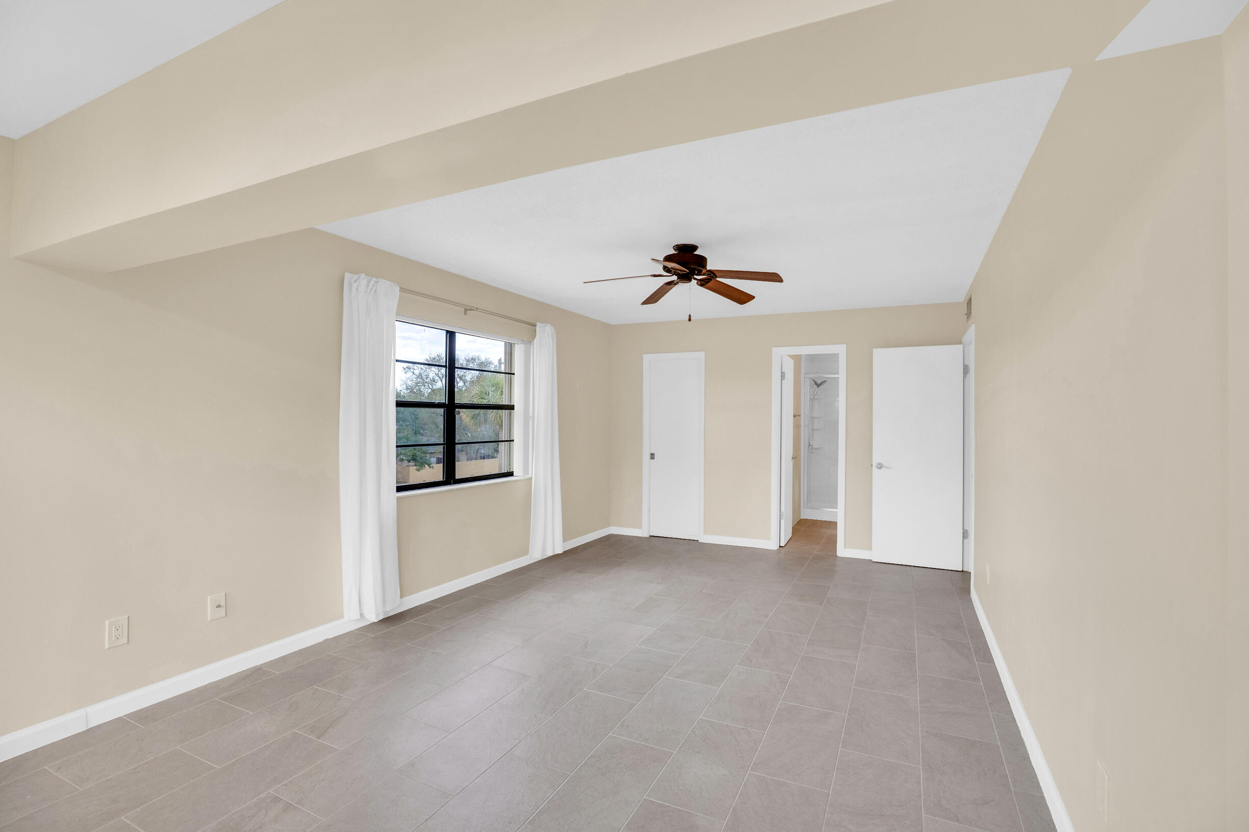 ISLAND HOUSE CONDOMINIUM PHASE II - Residential