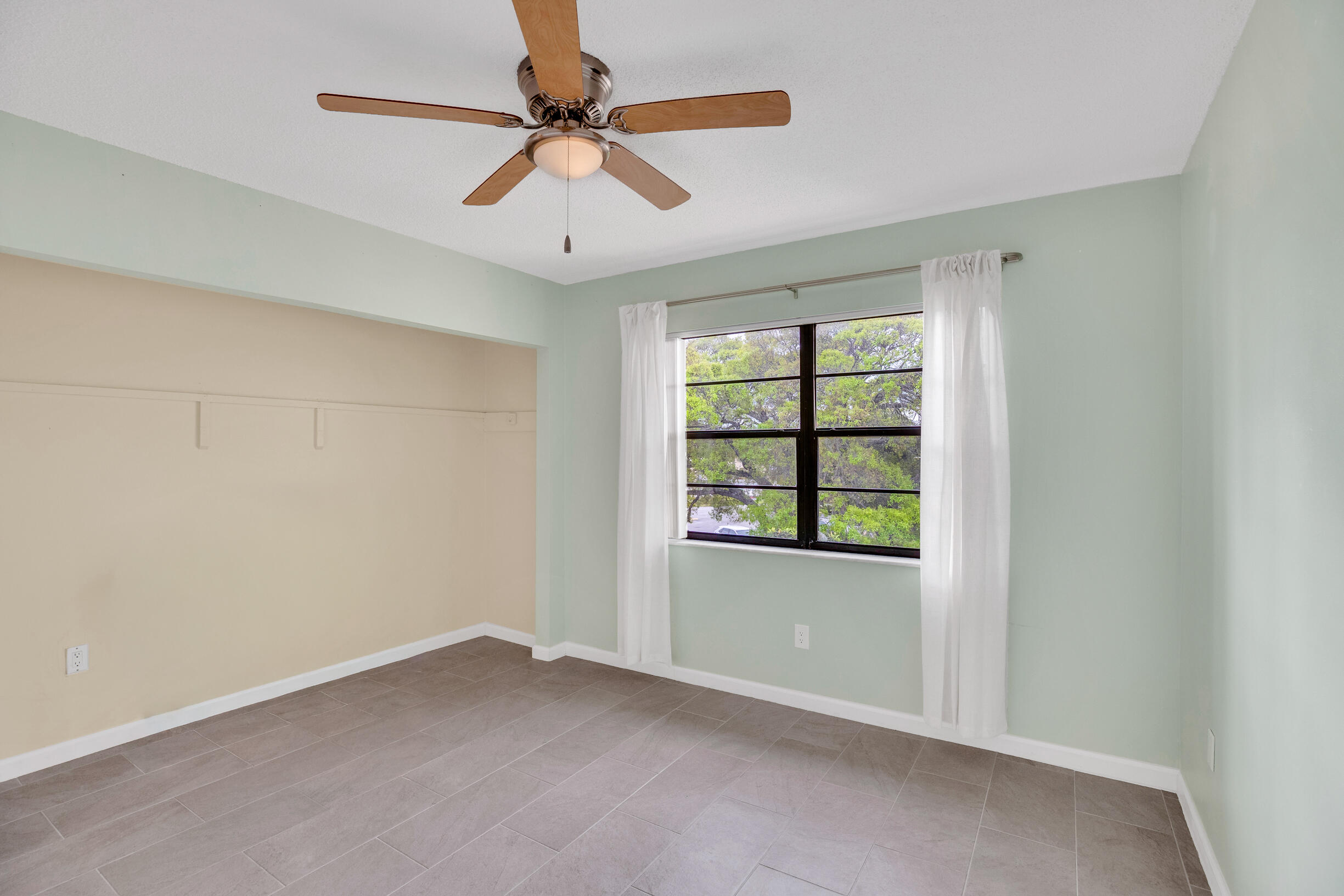 ISLAND HOUSE CONDOMINIUM PHASE II - Residential