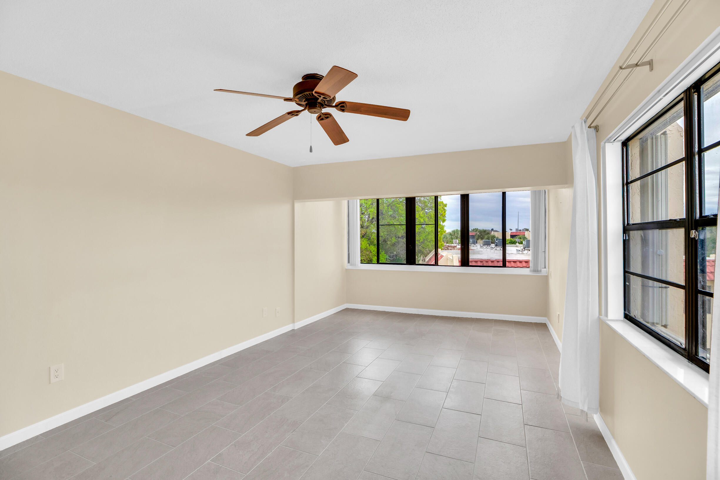 ISLAND HOUSE CONDOMINIUM PHASE II - Residential