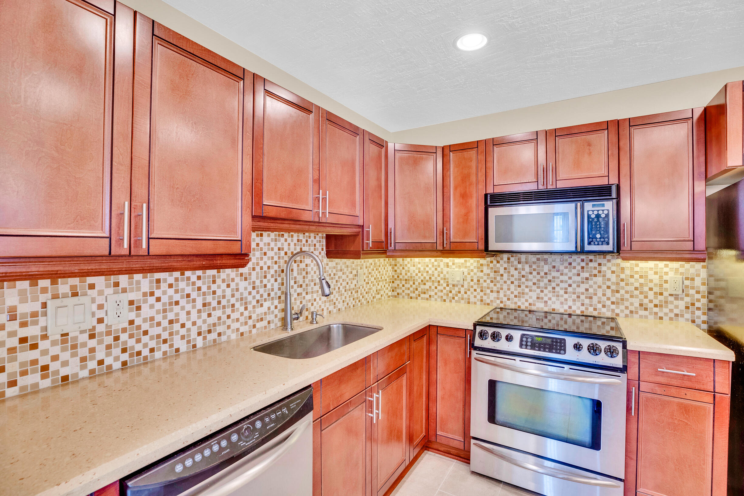 ISLAND HOUSE CONDOMINIUM PHASE II - Residential