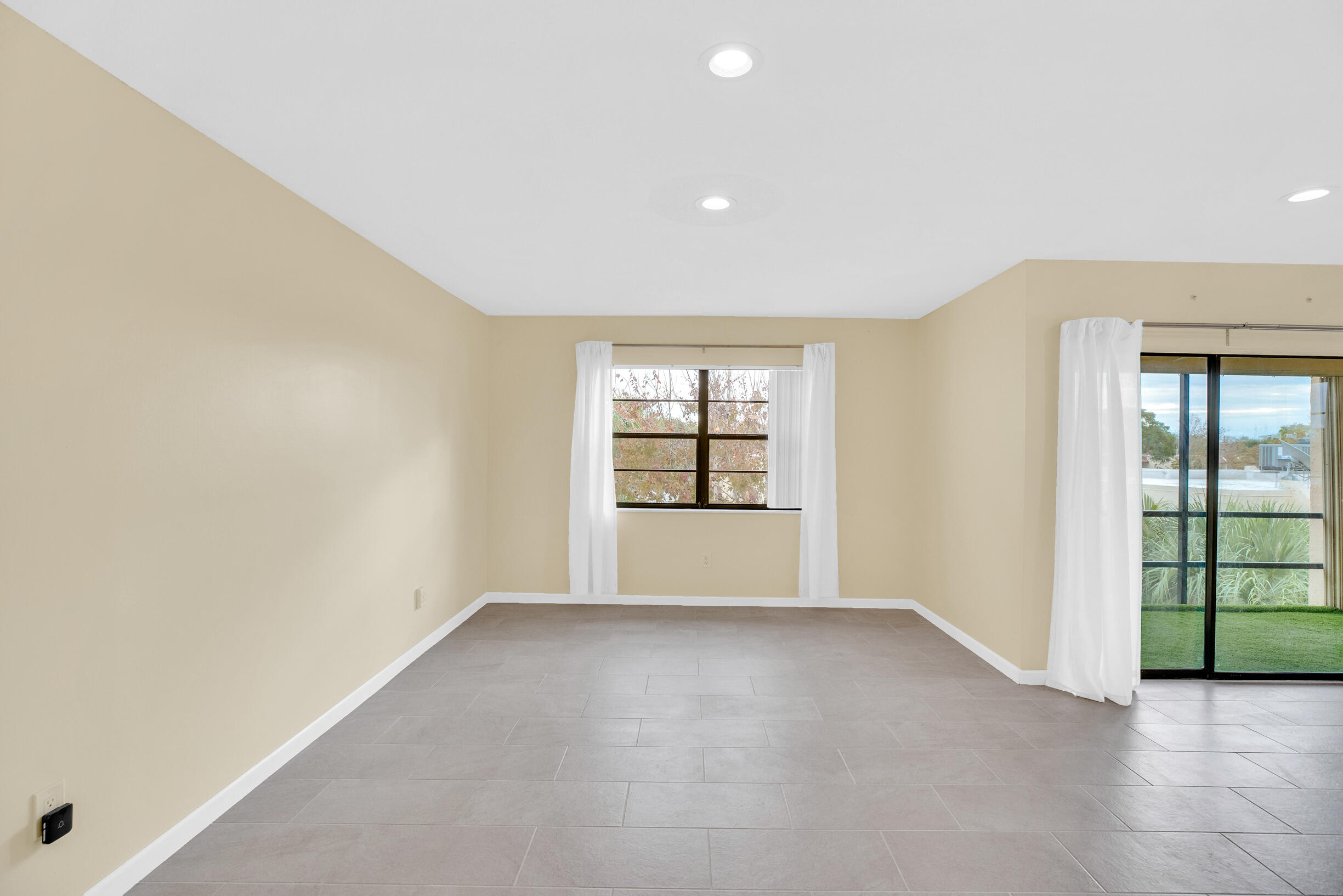 ISLAND HOUSE CONDOMINIUM PHASE II - Residential