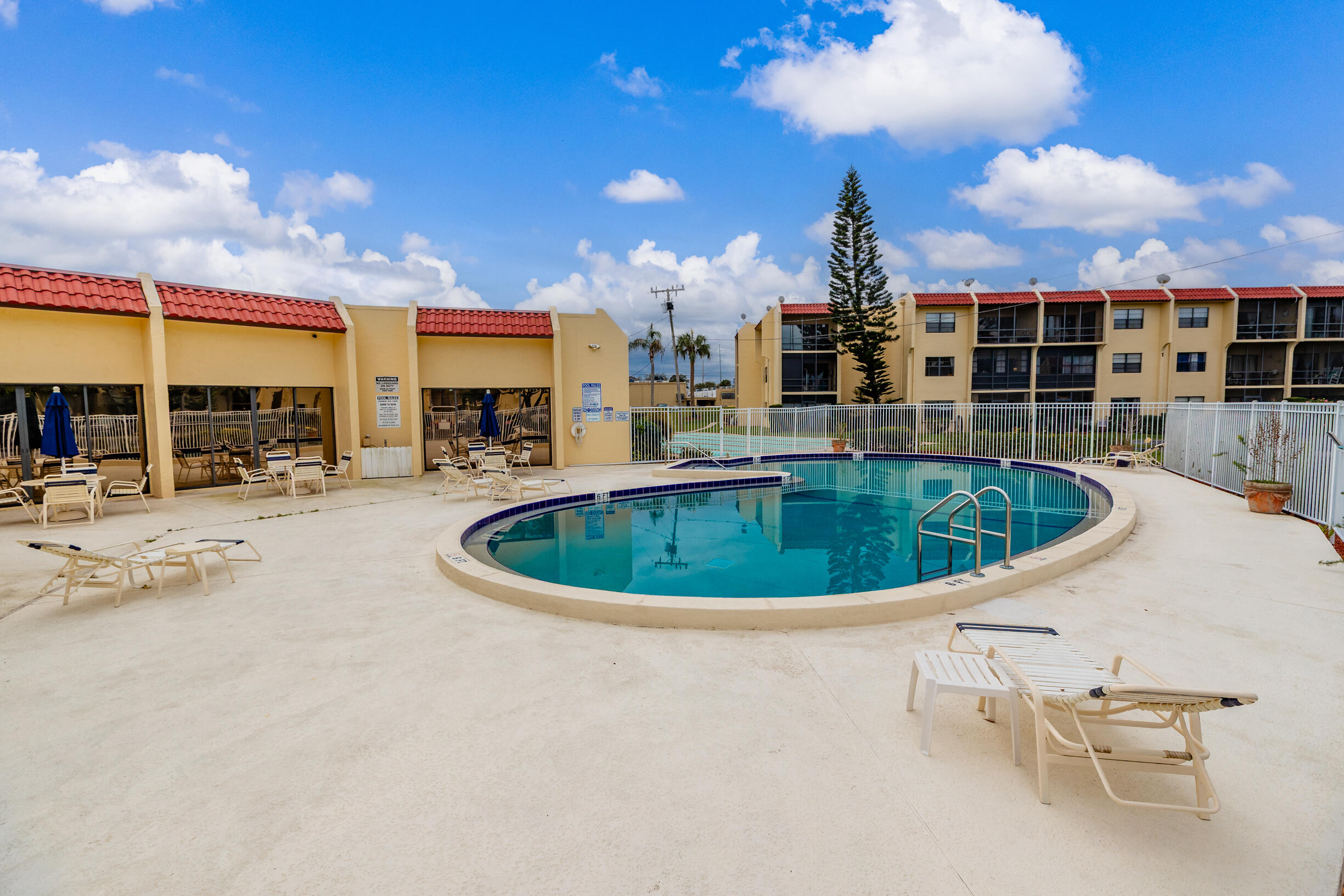 ISLAND HOUSE CONDOMINIUM PHASE II - Residential