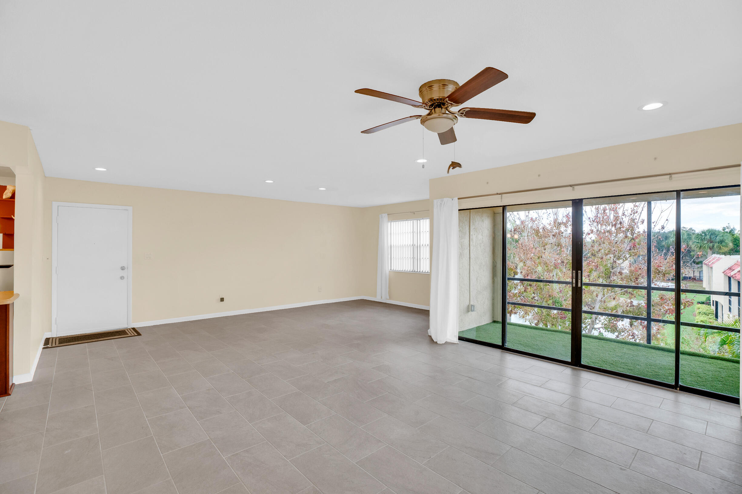 ISLAND HOUSE CONDOMINIUM PHASE II - Residential