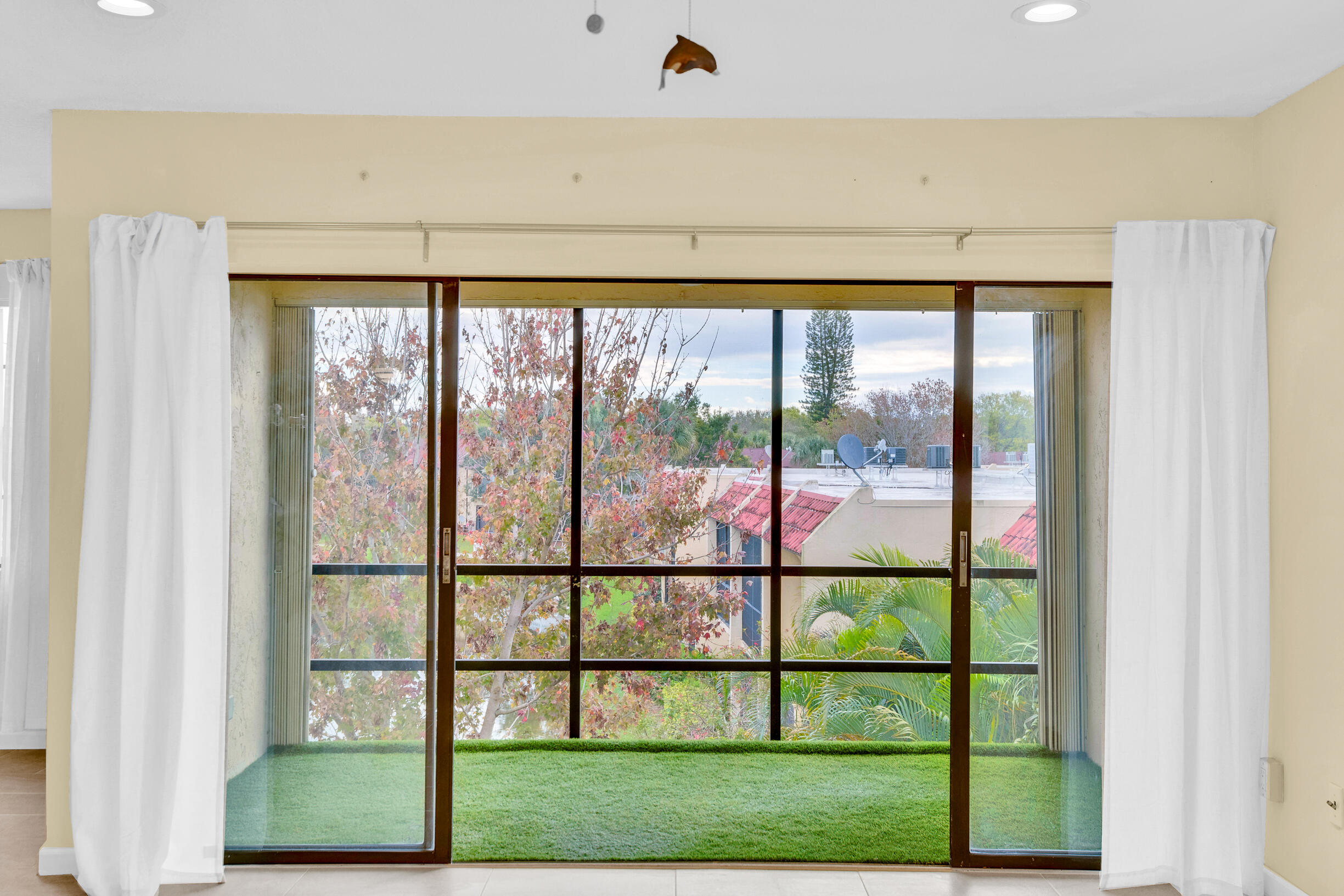 ISLAND HOUSE CONDOMINIUM PHASE II - Residential