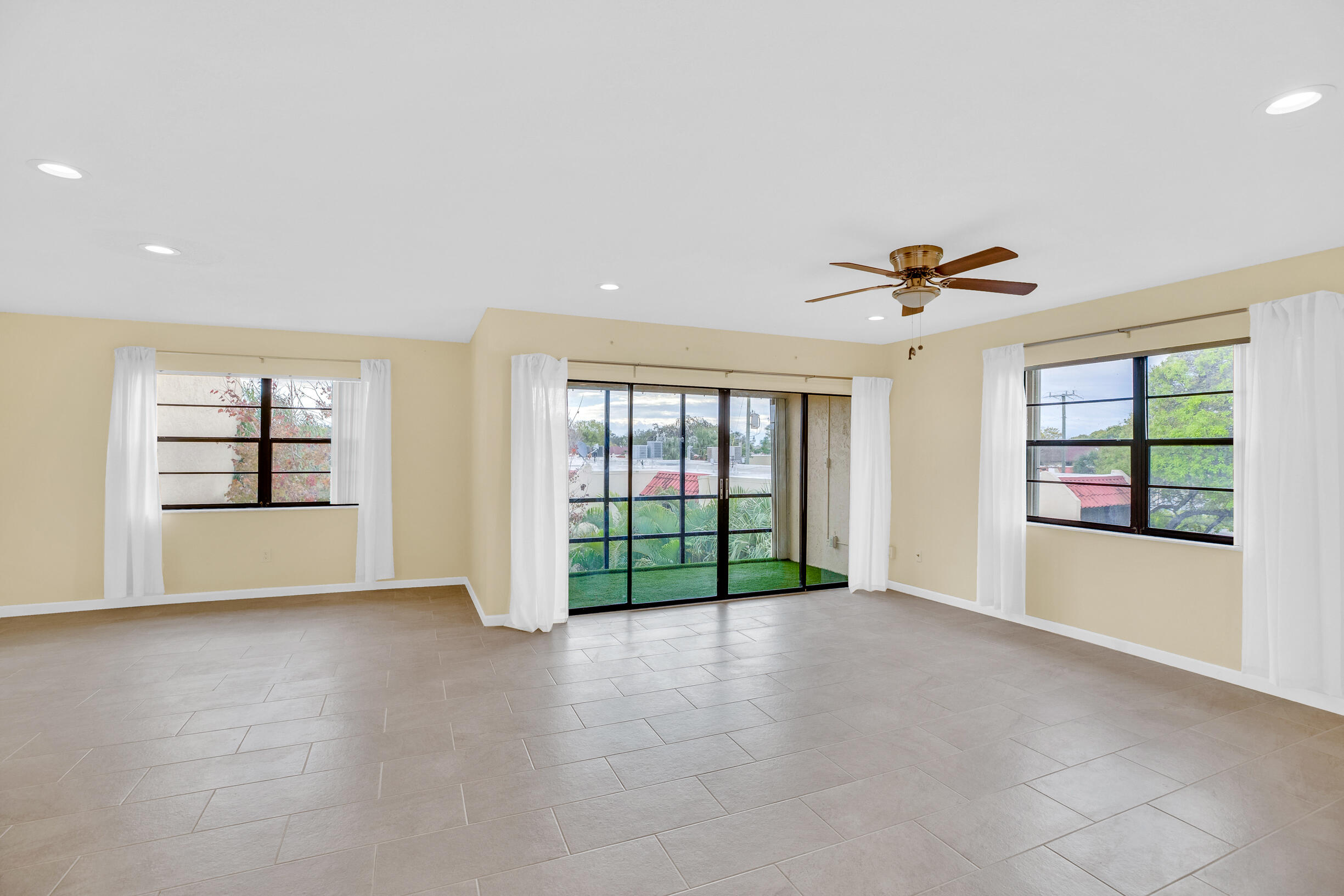 ISLAND HOUSE CONDOMINIUM PHASE II - Residential