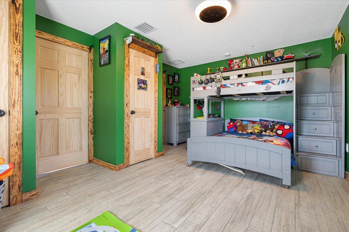 COUNTRY HILLS ESTATES - Residential