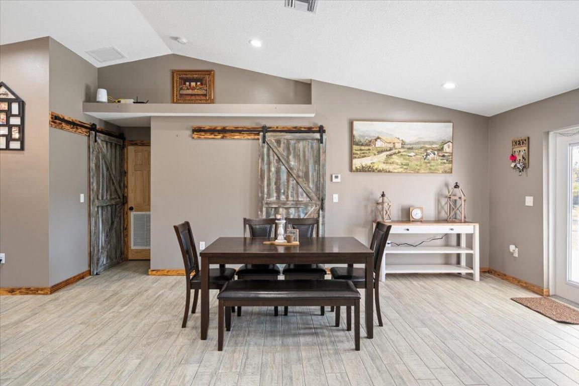 COUNTRY HILLS ESTATES - Residential