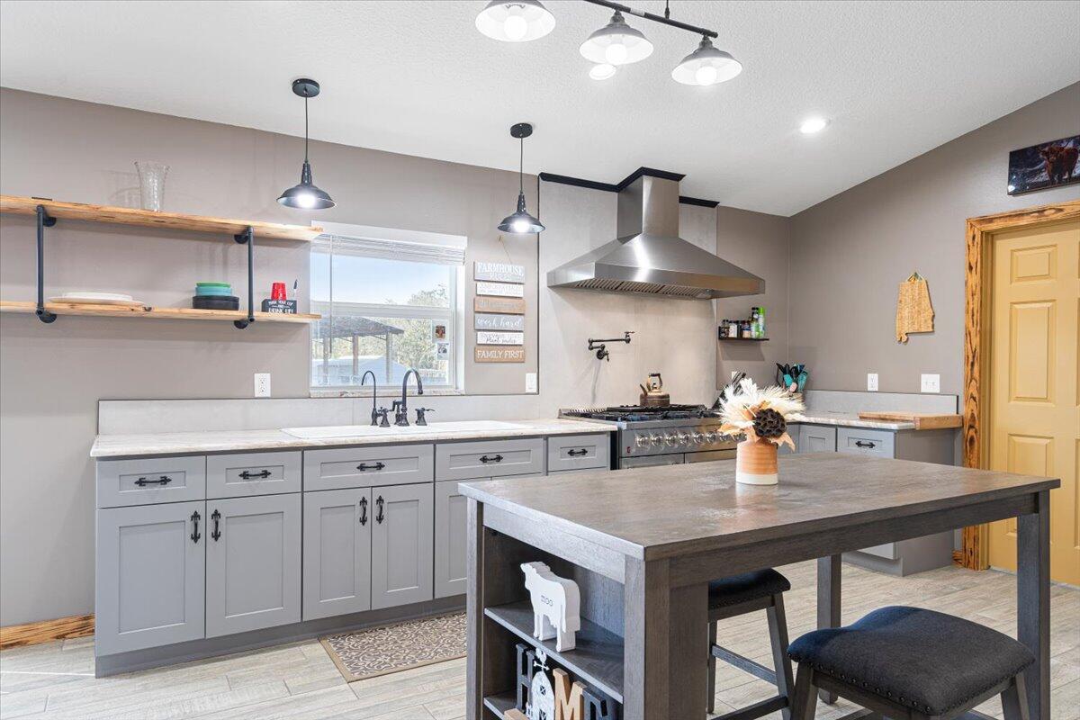 COUNTRY HILLS ESTATES - Residential