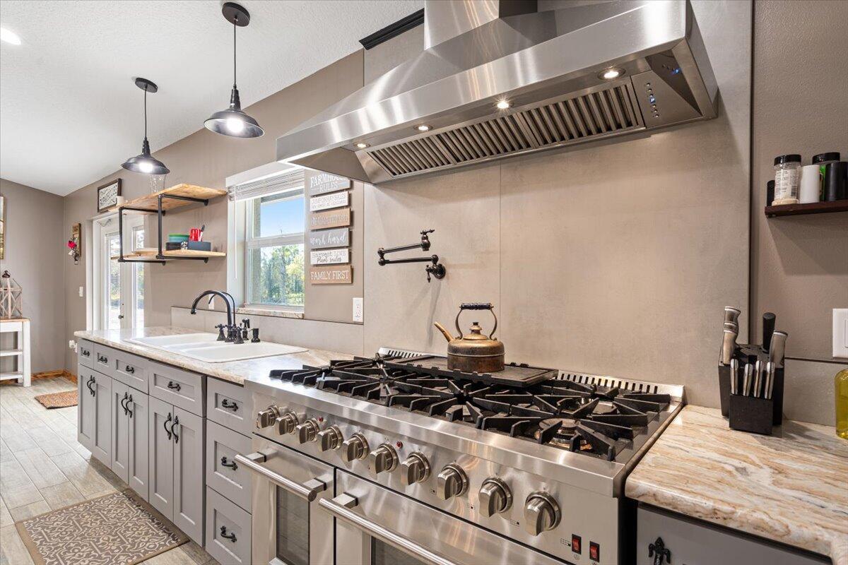 COUNTRY HILLS ESTATES - Residential