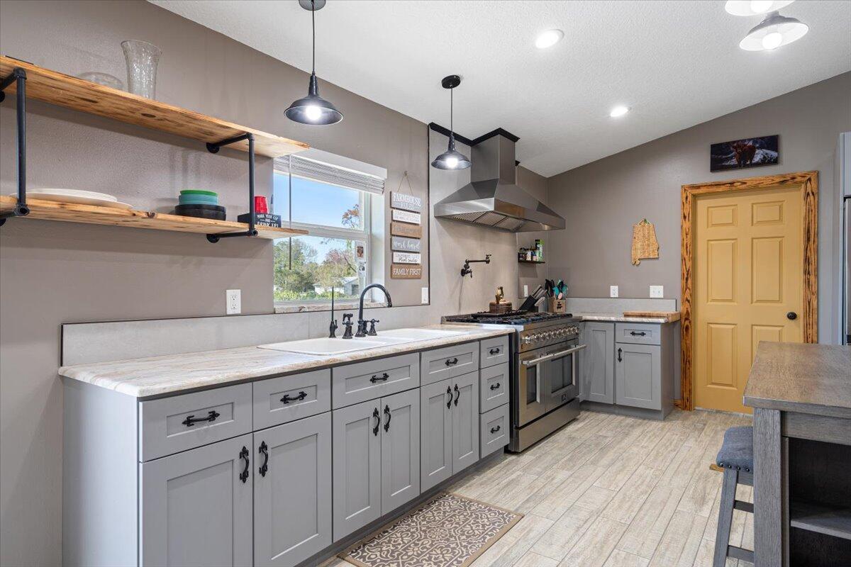 COUNTRY HILLS ESTATES - Residential