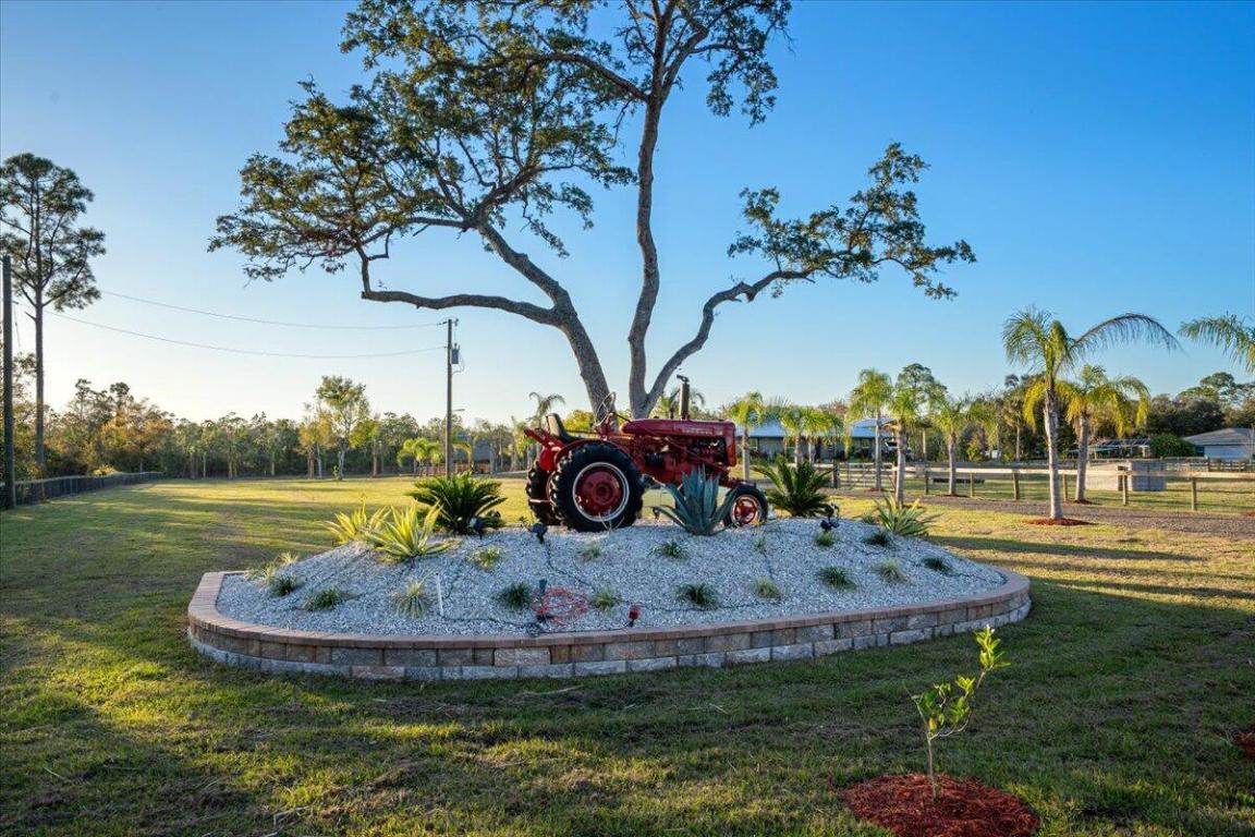 COUNTRY HILLS ESTATES - Residential