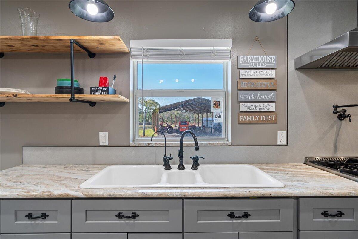 COUNTRY HILLS ESTATES - Residential