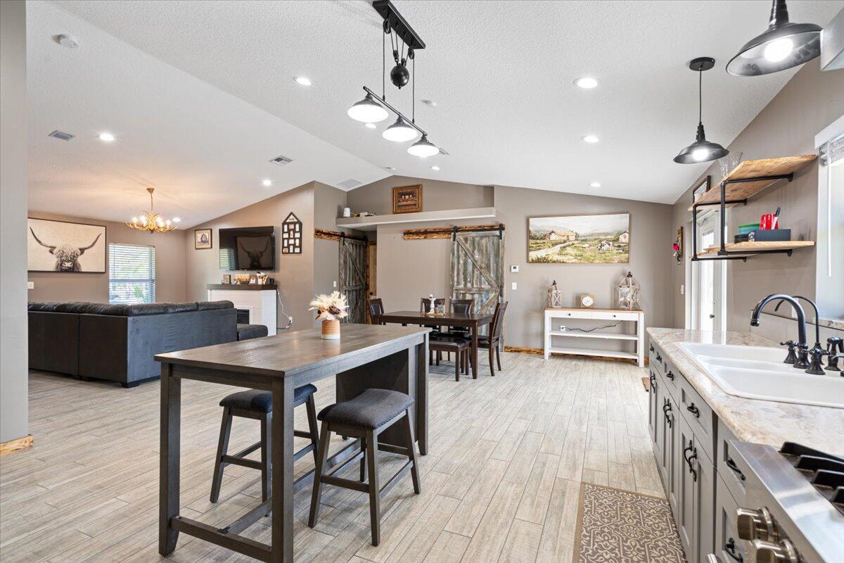 COUNTRY HILLS ESTATES - Residential