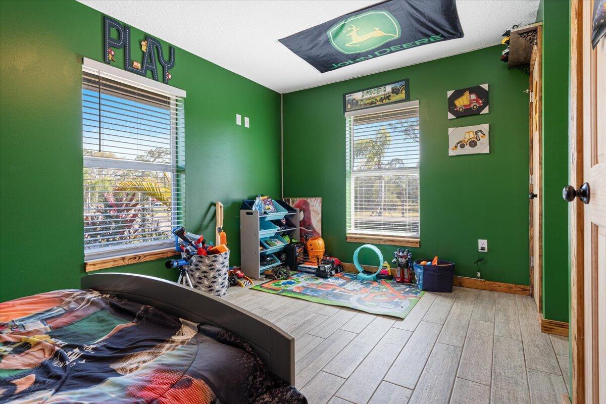 COUNTRY HILLS ESTATES - Residential