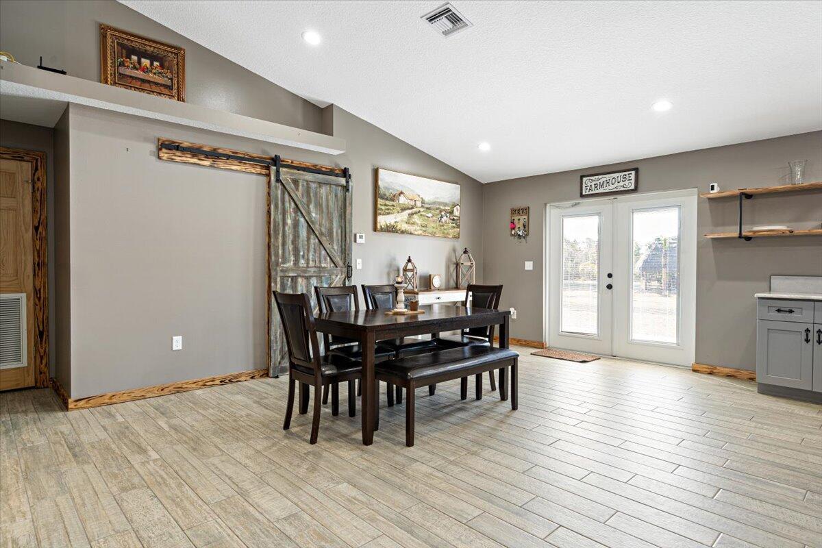 COUNTRY HILLS ESTATES - Residential