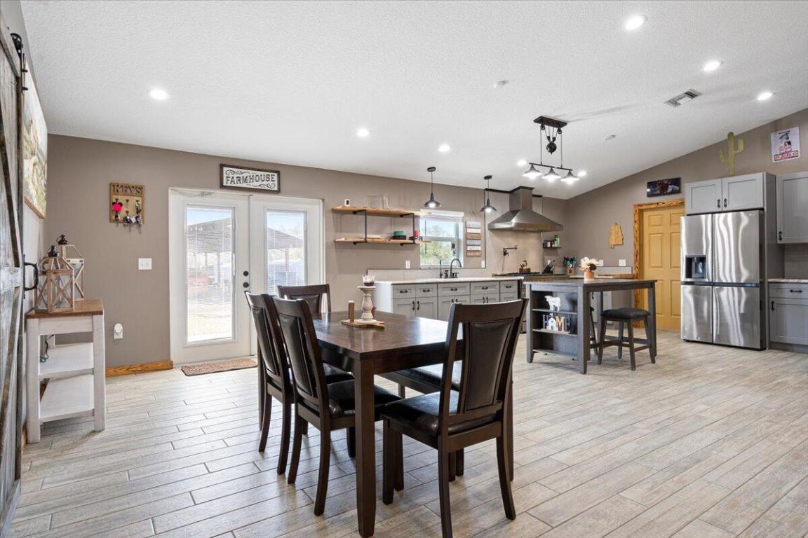 COUNTRY HILLS ESTATES - Residential