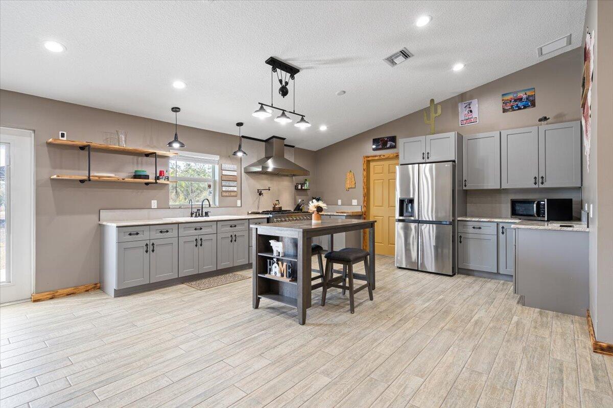 COUNTRY HILLS ESTATES - Residential