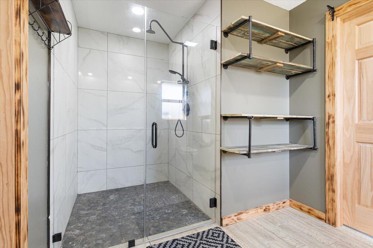 COUNTRY HILLS ESTATES - Residential