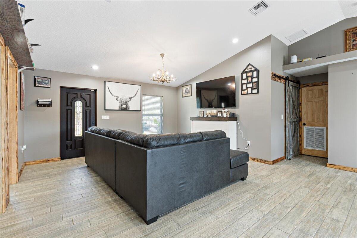 COUNTRY HILLS ESTATES - Residential