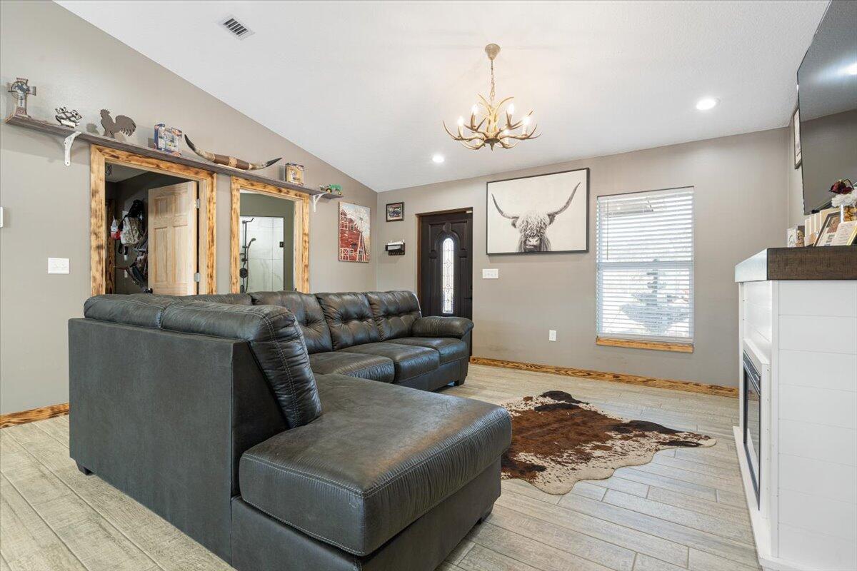 COUNTRY HILLS ESTATES - Residential