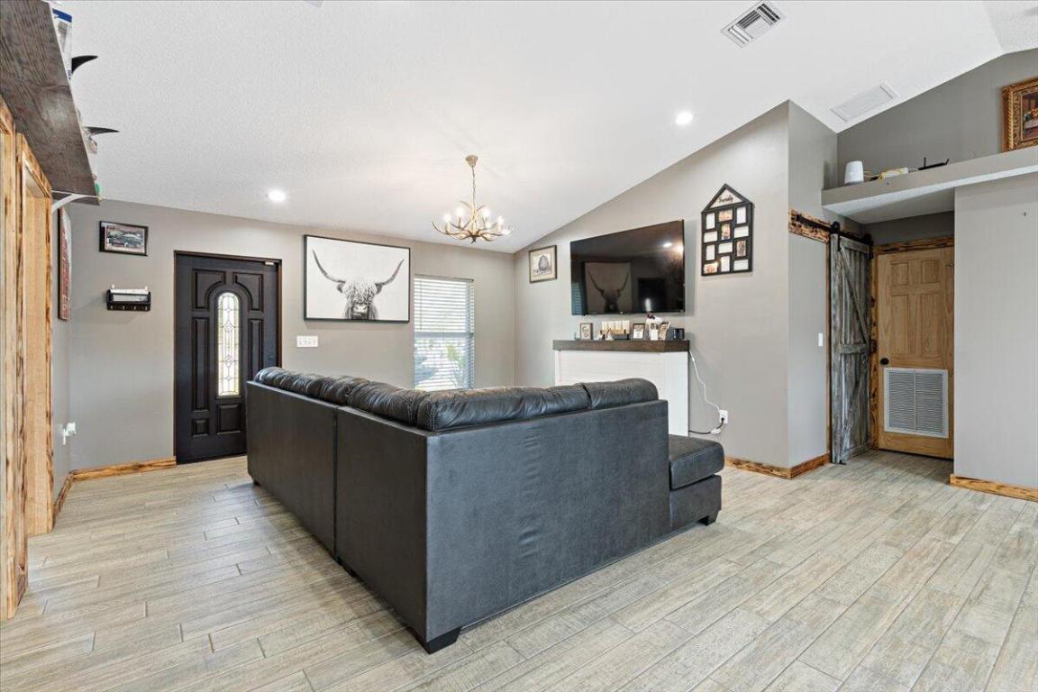 COUNTRY HILLS ESTATES - Residential