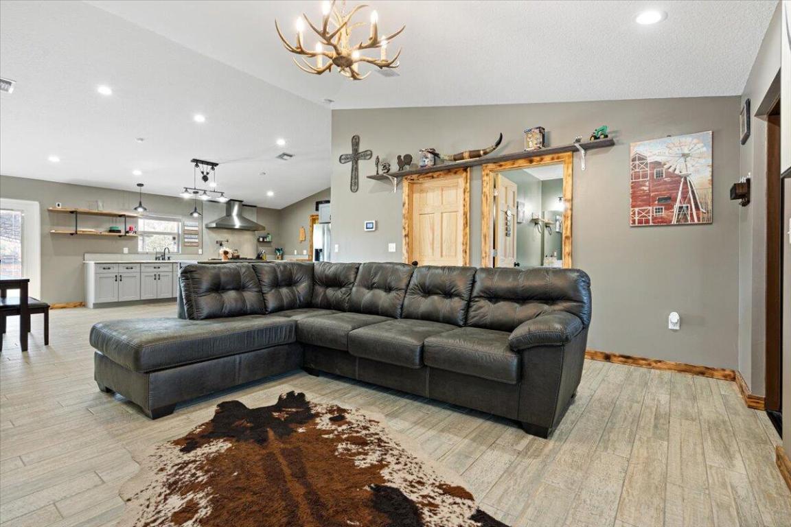 COUNTRY HILLS ESTATES - Residential