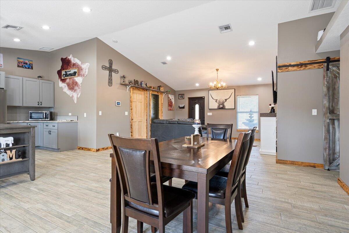 COUNTRY HILLS ESTATES - Residential