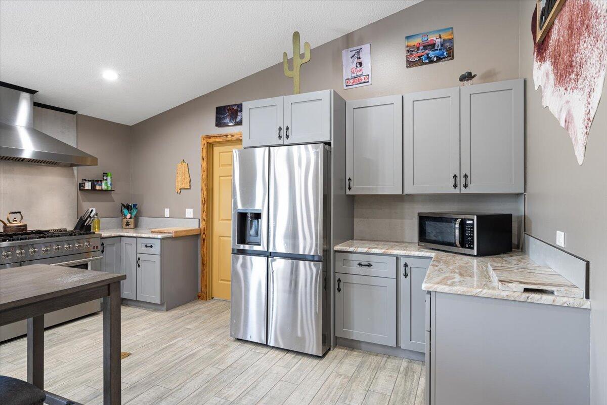 COUNTRY HILLS ESTATES - Residential